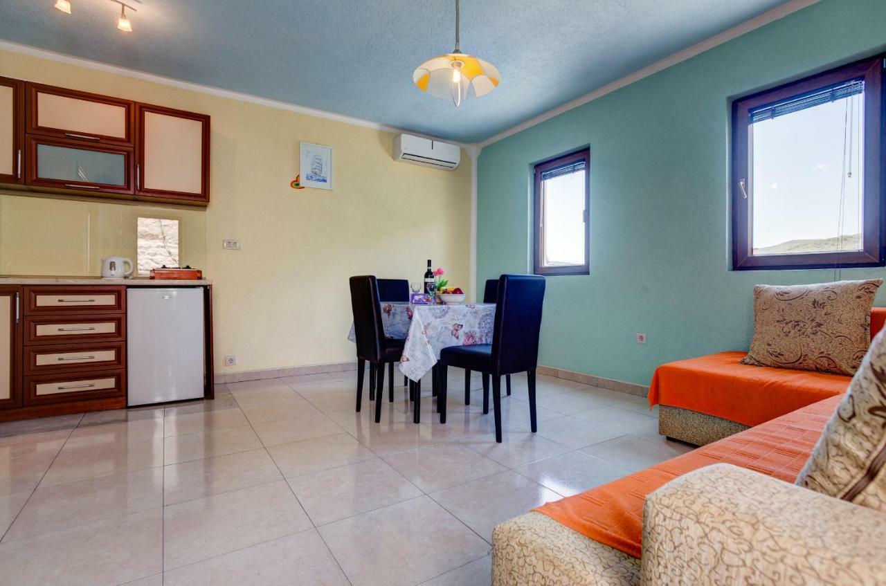 Romeo And Juliet Apartments Тиват Екстериор снимка