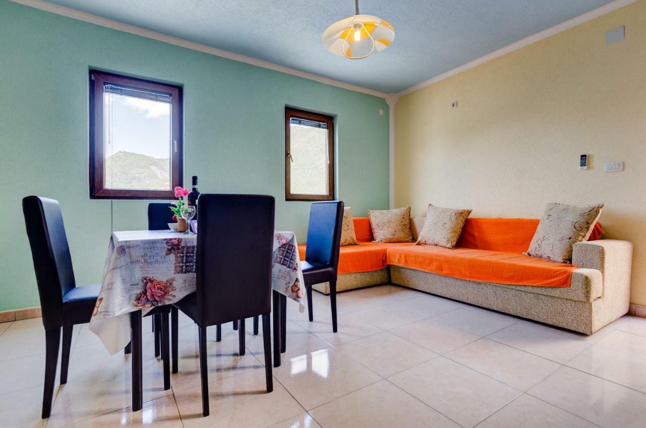 Romeo And Juliet Apartments Тиват Екстериор снимка